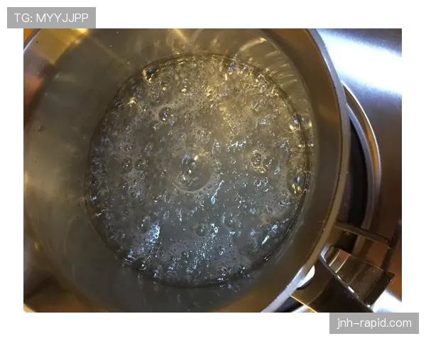 山口茜每天喝的水都是冰过的,训练完直接灌三瓶 山口茜每天喝的水都是冰过的,训练完直接灌三瓶